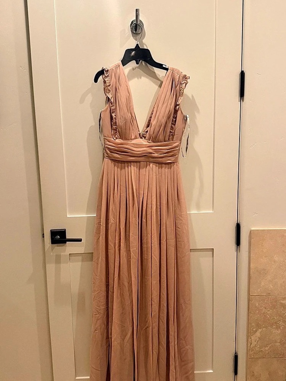 Monique Lhuillier Pleated Maxi Dress in dusty rose, nude/Pink Size 2 Like New